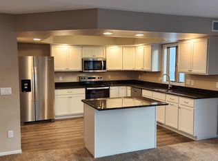 2831 Southlawn Dr, Maplewood, MN 55109