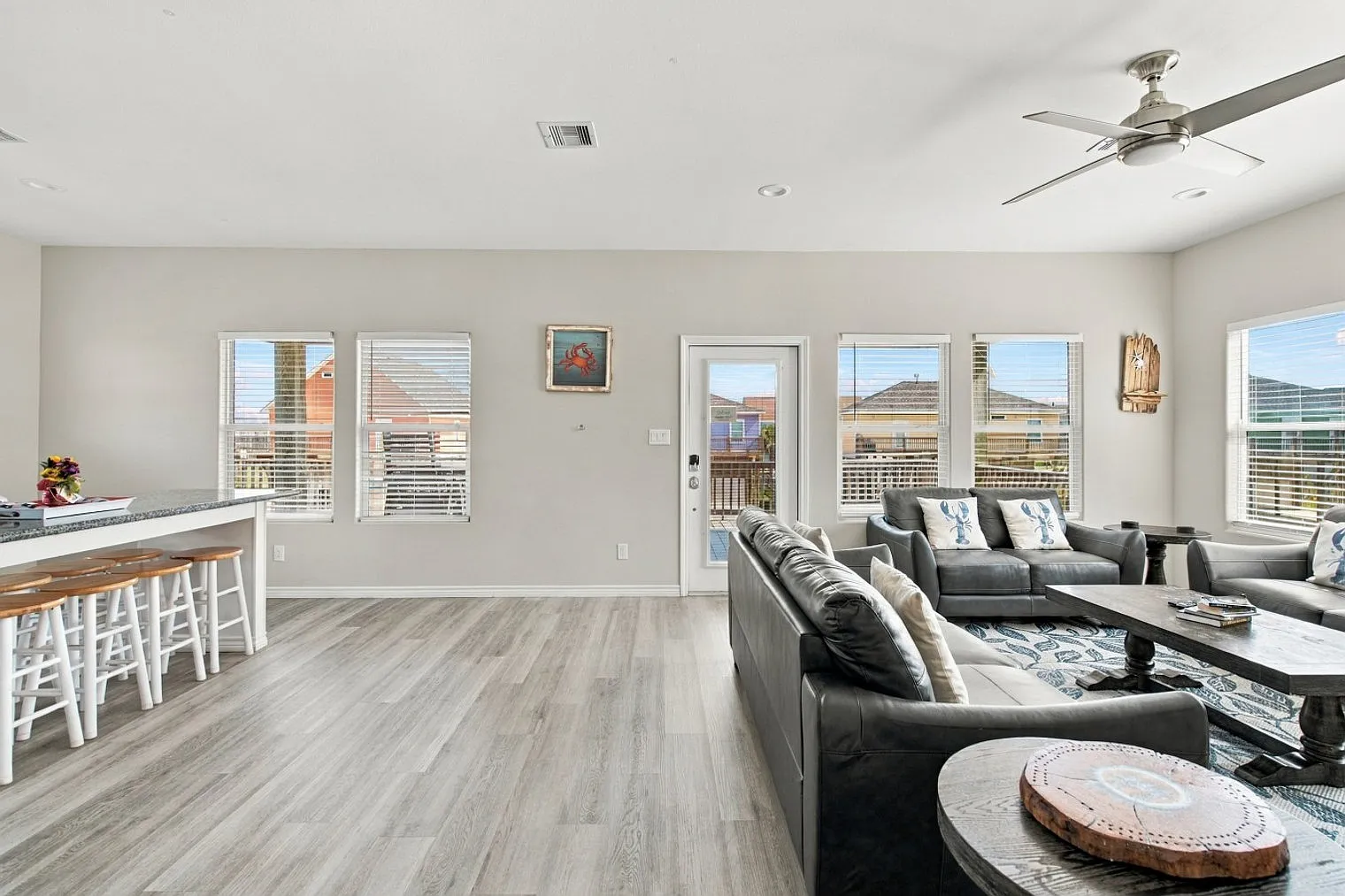 3 bed, 2.0 bath, 1259 sqft, $3,020 — Photo 1