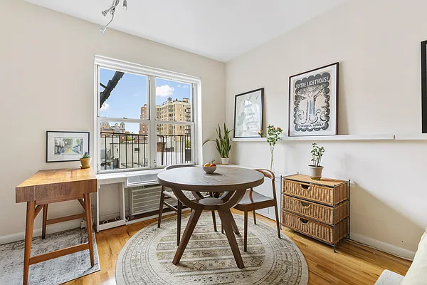 Rented by Compass | media 7