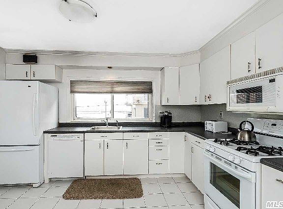 4th image of 140 E Penn St