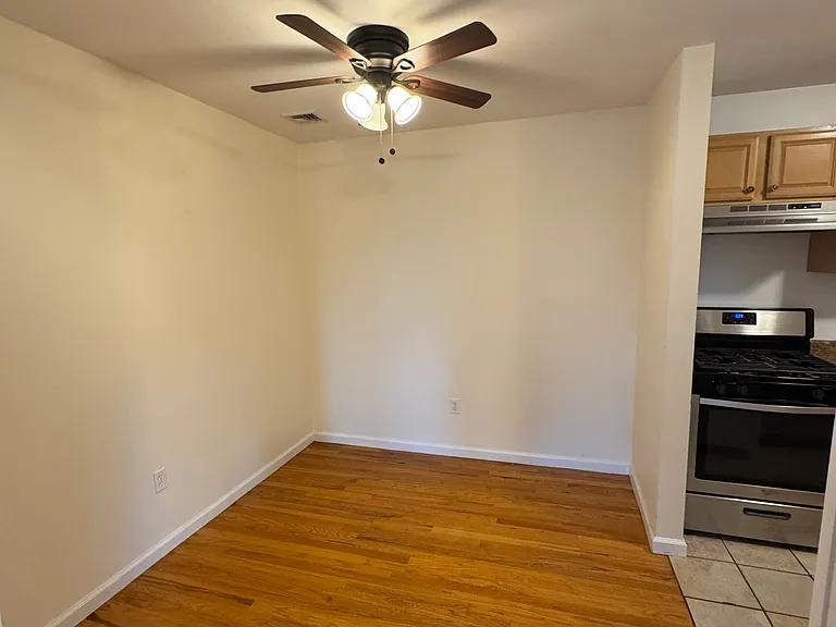 698 Undercliff Ave — Photo 5