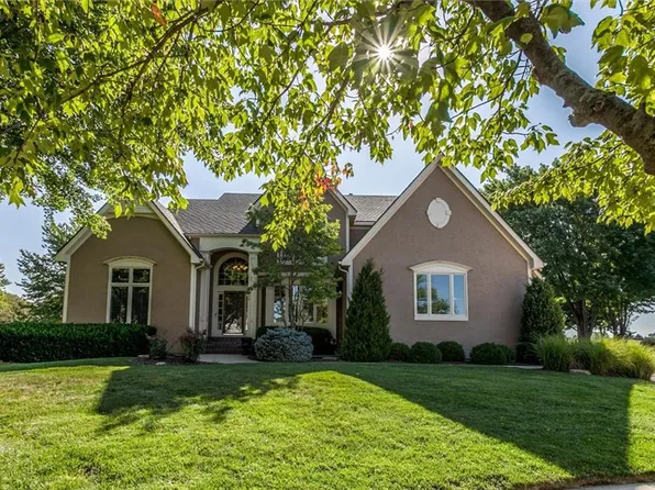 9613 Vista Dr, Lenexa, KS 66220