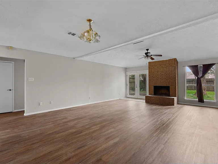 2819 Sugar Wood Dr — Photo 8