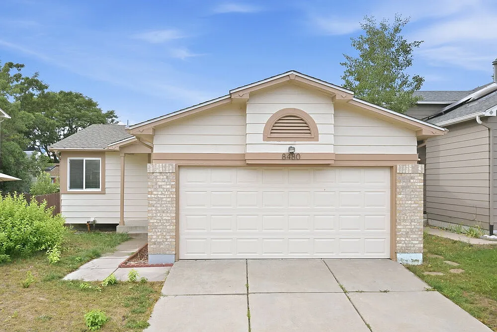 4 bed, 2.0 bath, 1636 sqft, $3,045 — Photo 1