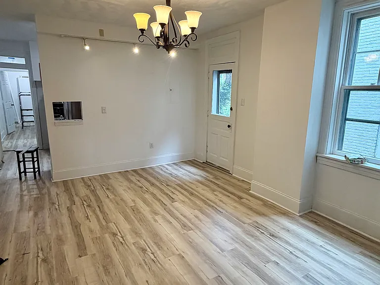 549 S Front St #A — Photo 10