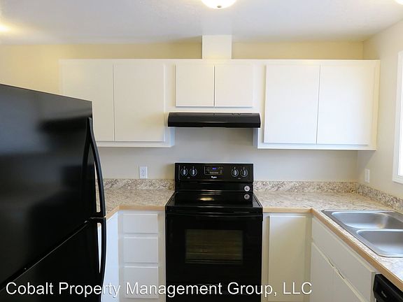 2nd image of 920 NW Fairmont St APT 1