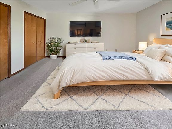 4th image of 1066 Northford Ct