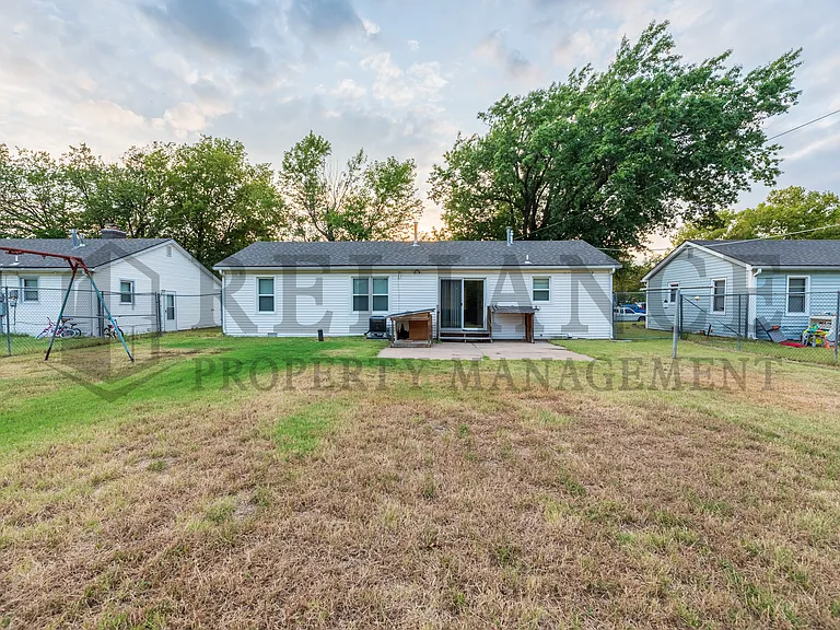 2310 S Vine St — Photo 5