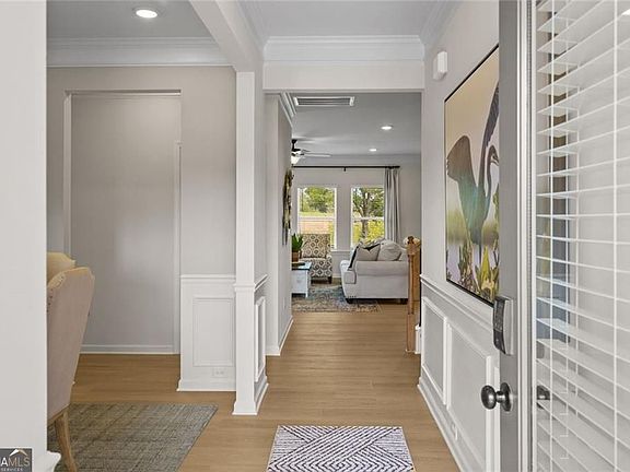 2nd image of 5044 Cecelia Dr