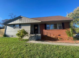104 Henley Rd, Oak Ridge, TN 37830
