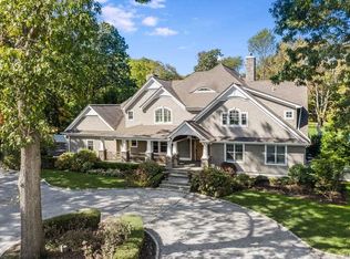 27 Saw Mill Rd, Cold Spring Harbor, NY 11724