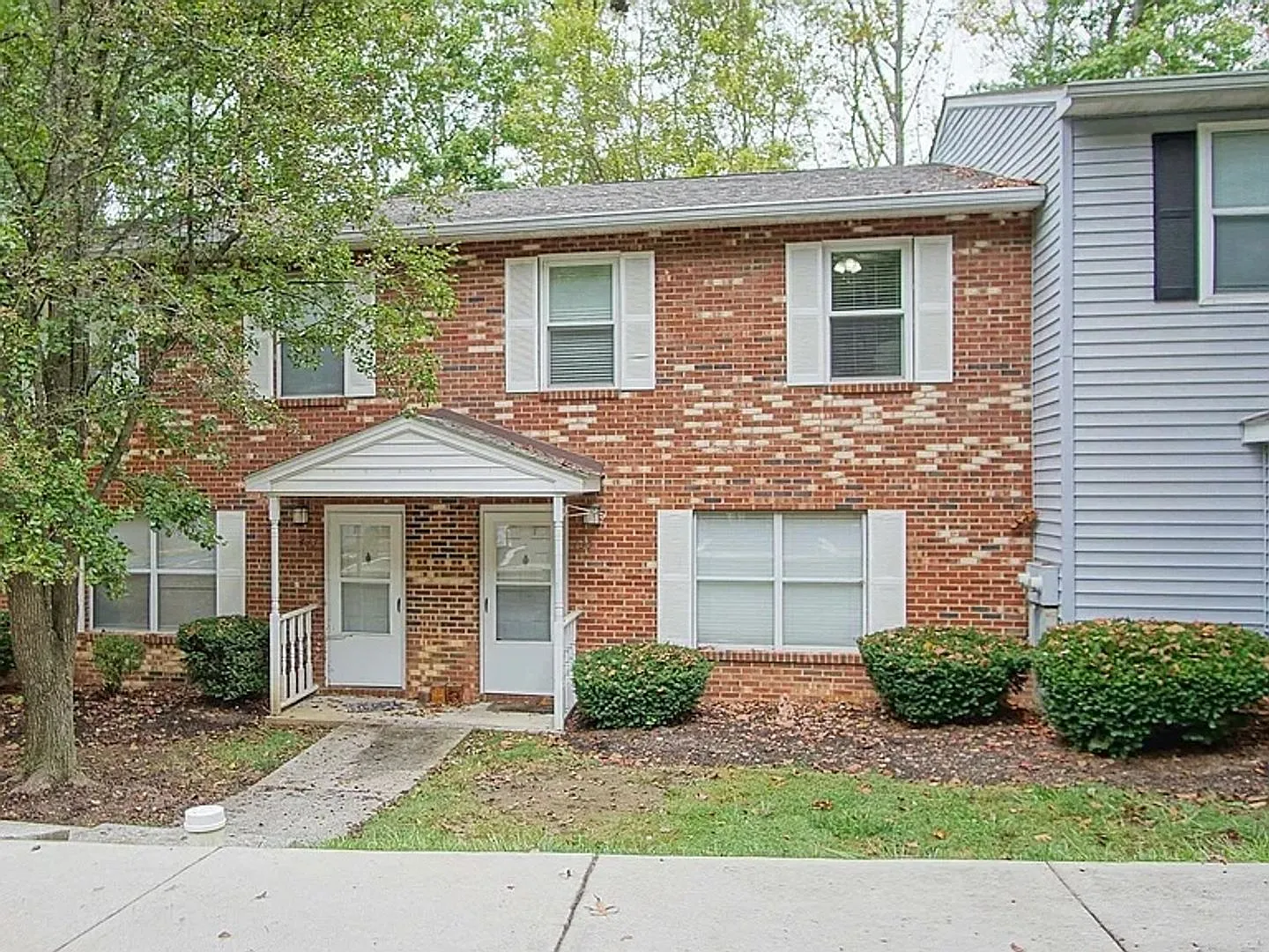 4 Bedroom, 2.5 Bath Townhouse — Photo 1