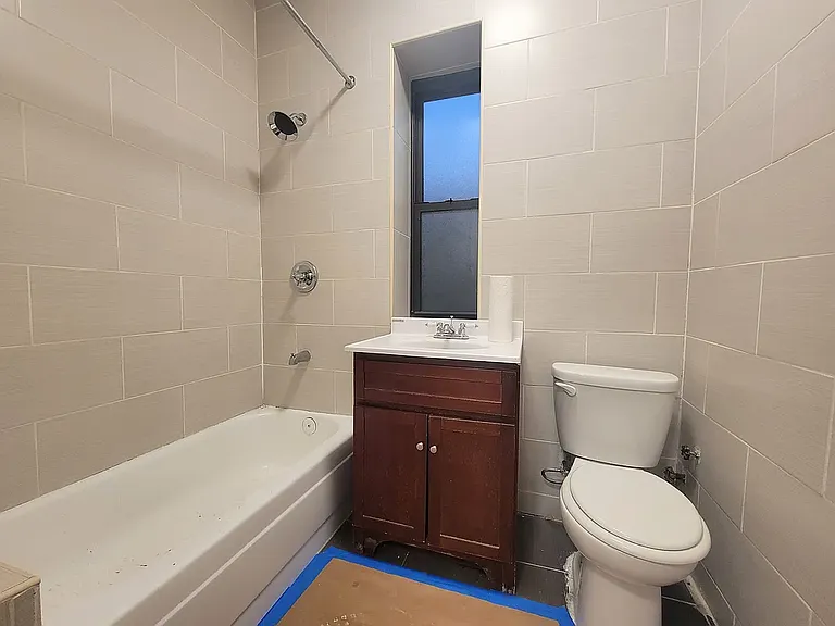 501 W 214th St #2 — Photo 4