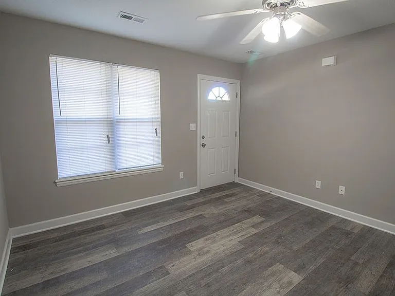1311 Raleigh Dr — Photo 5