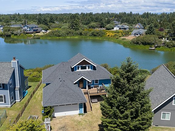 2nd image of 142 Sea Breeze Loop SE