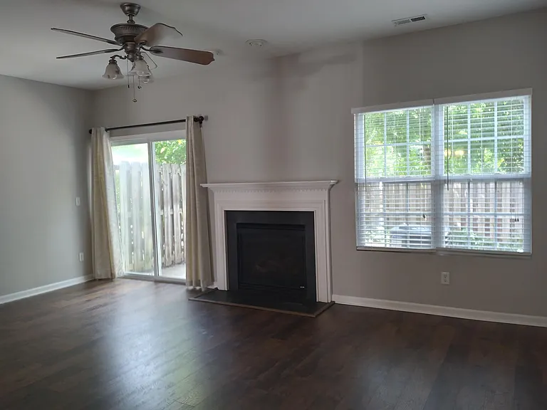 2829 Gross Ave — Photo 3