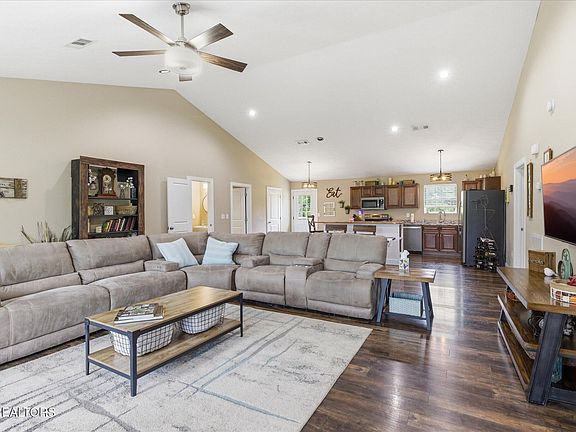 4th image of 1904 Infinity Ln