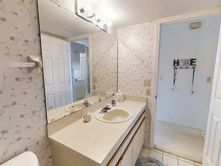 448 Bouchelle Dr #305 — Photo 6
