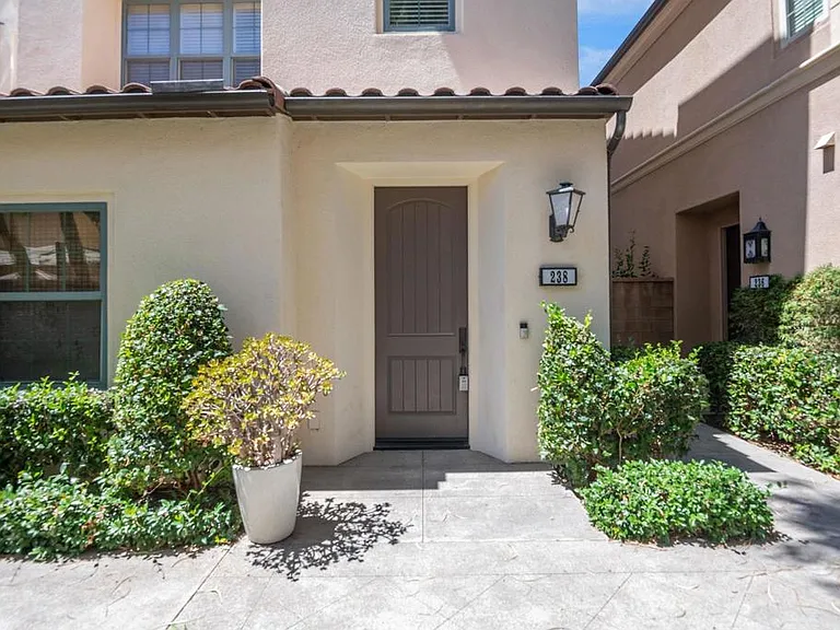 238 Firefly — Photo 1