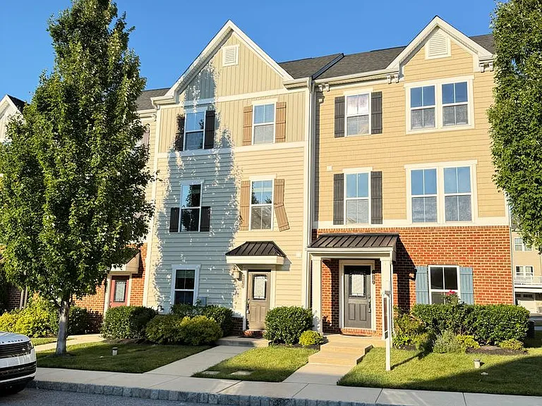 215 Quarry Point Rd — Photo 1