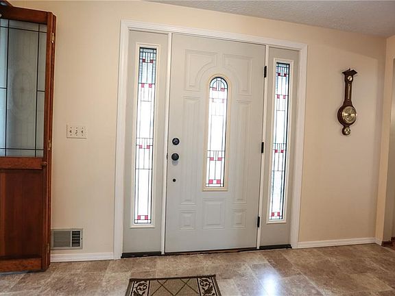 4th image of 15 Haskins Ln S