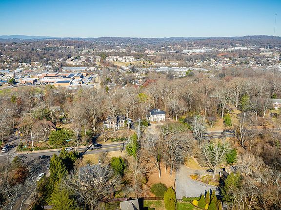 5th image of 3944 Kingston Pike