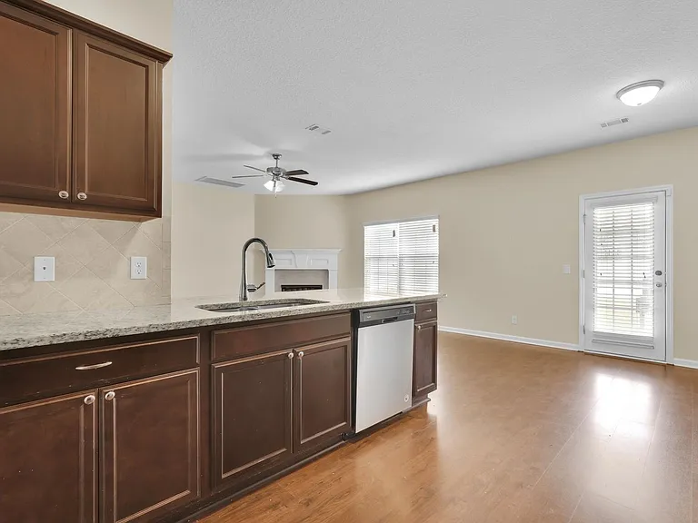 659 Red Oak Ln — Photo 9