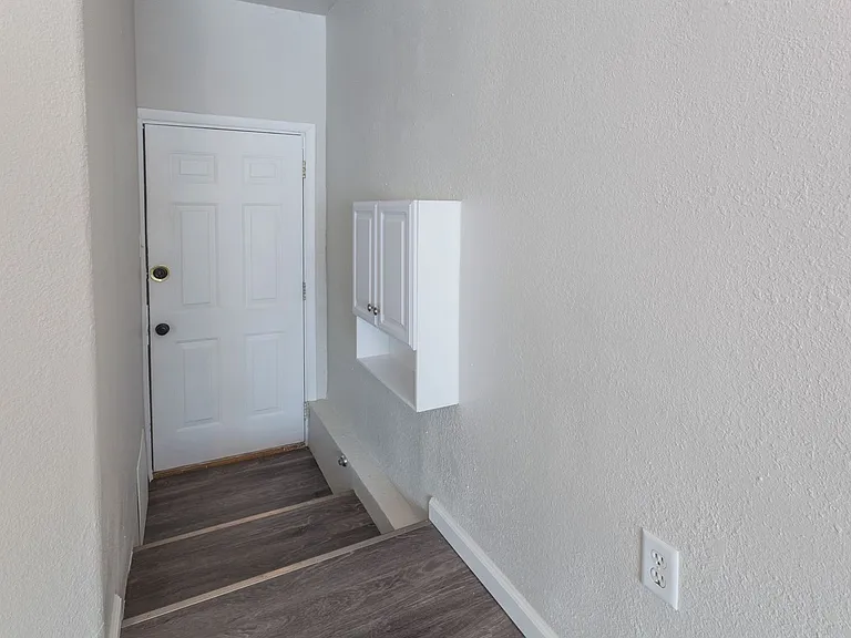 2327 W 6th St — Photo 11