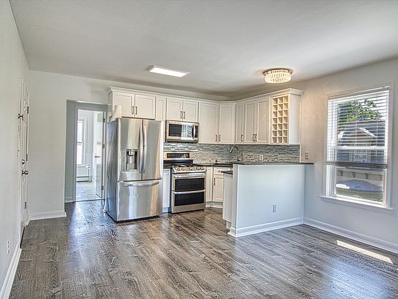 2nd image of 570 City Island Ave APT 2L