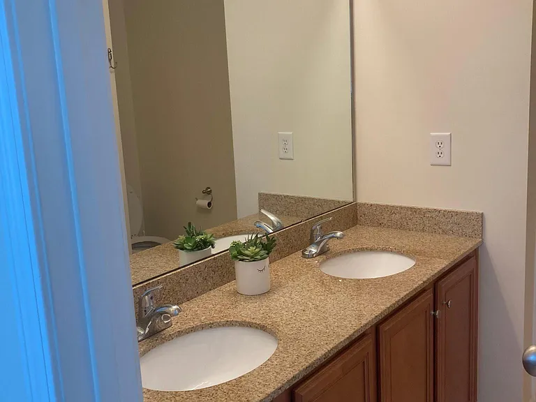 2798 Howard Ave #E — Photo 8