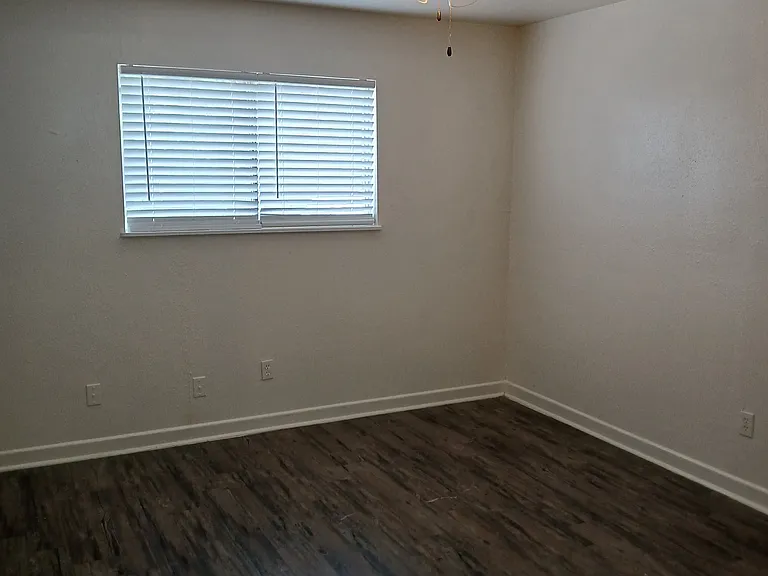 240 Indiana Ave — Photo 15