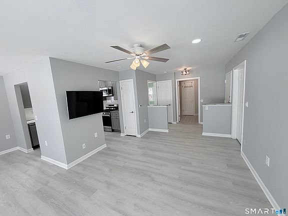 5th image of 43 Southwind Ln #43