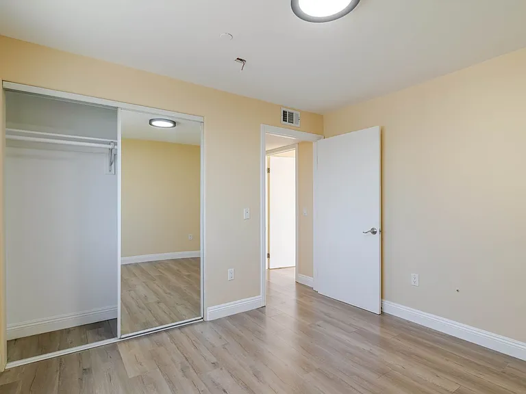 1466 Tamarind Ave #101 — Photo 9