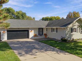 57 Prairiewood Dr S, Fargo, ND 58103