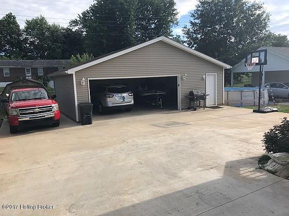4th image of 802 Charlene Dr