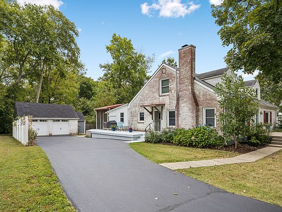 3rd image of 121 Park Cir