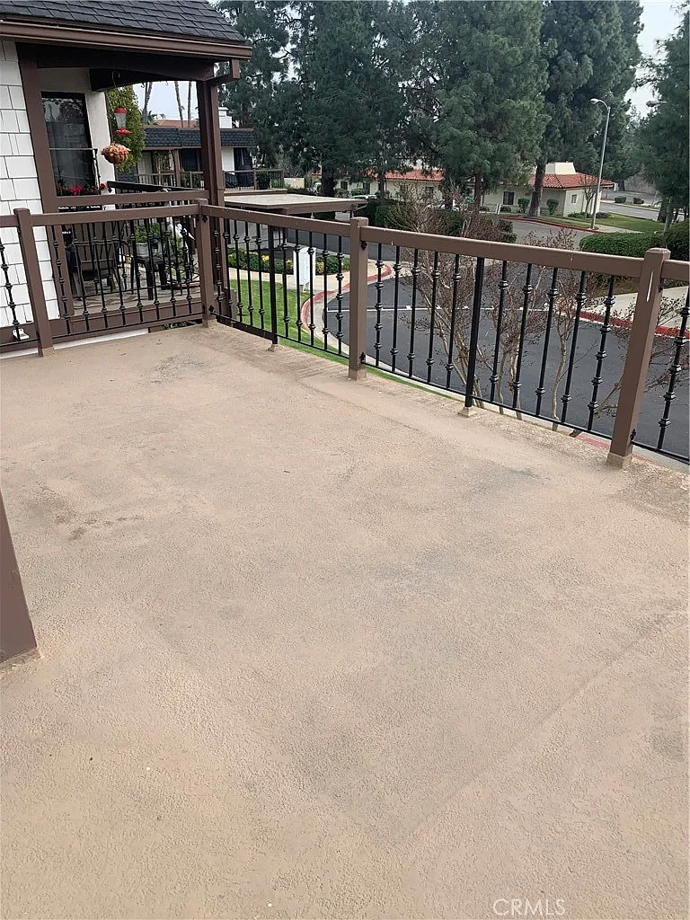 1512 Canterbury Ct — Photo 4