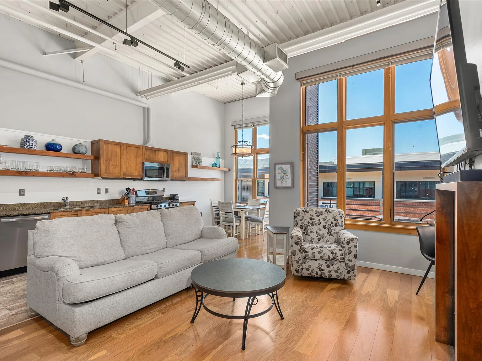 1 bed, 798 sqft, $4,250 — Photo 3