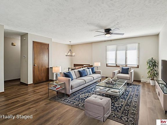 3rd image of 10828 Oakbrook Cir