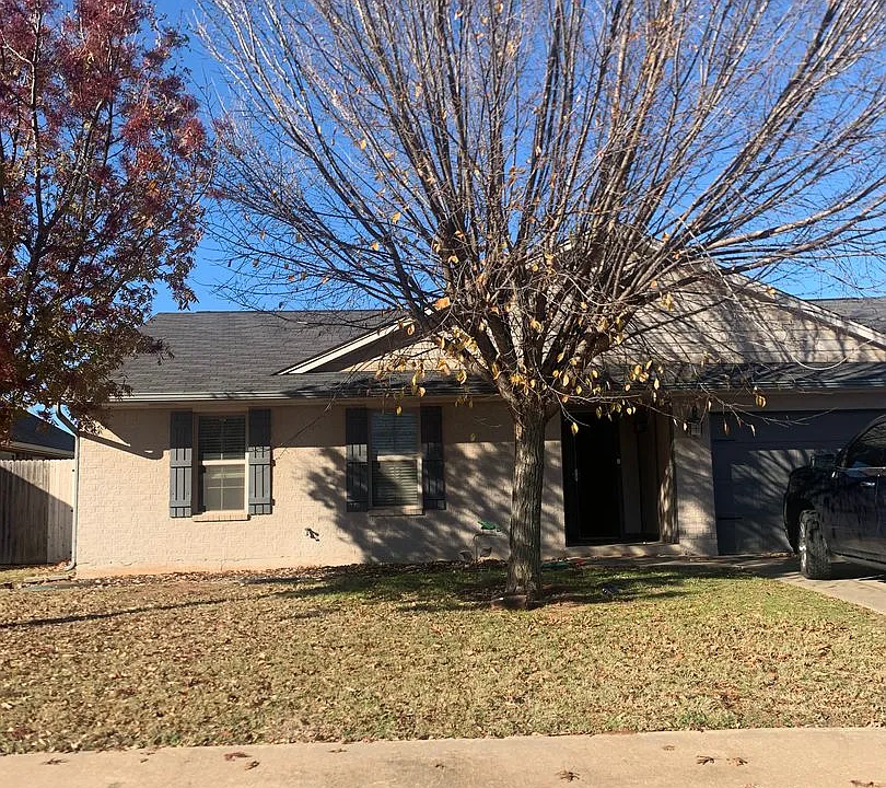517 Post Oak Ln
