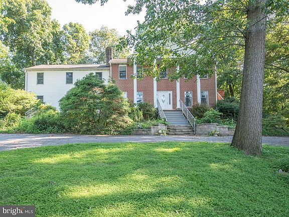 3rd image of 10 Fairmount Rd
