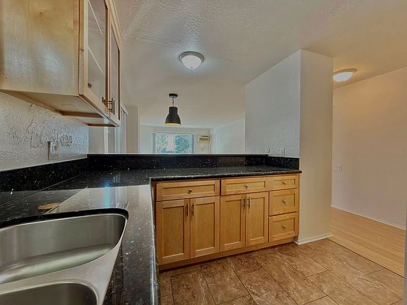 5th image of 1000 N Doheny Dr APT 105