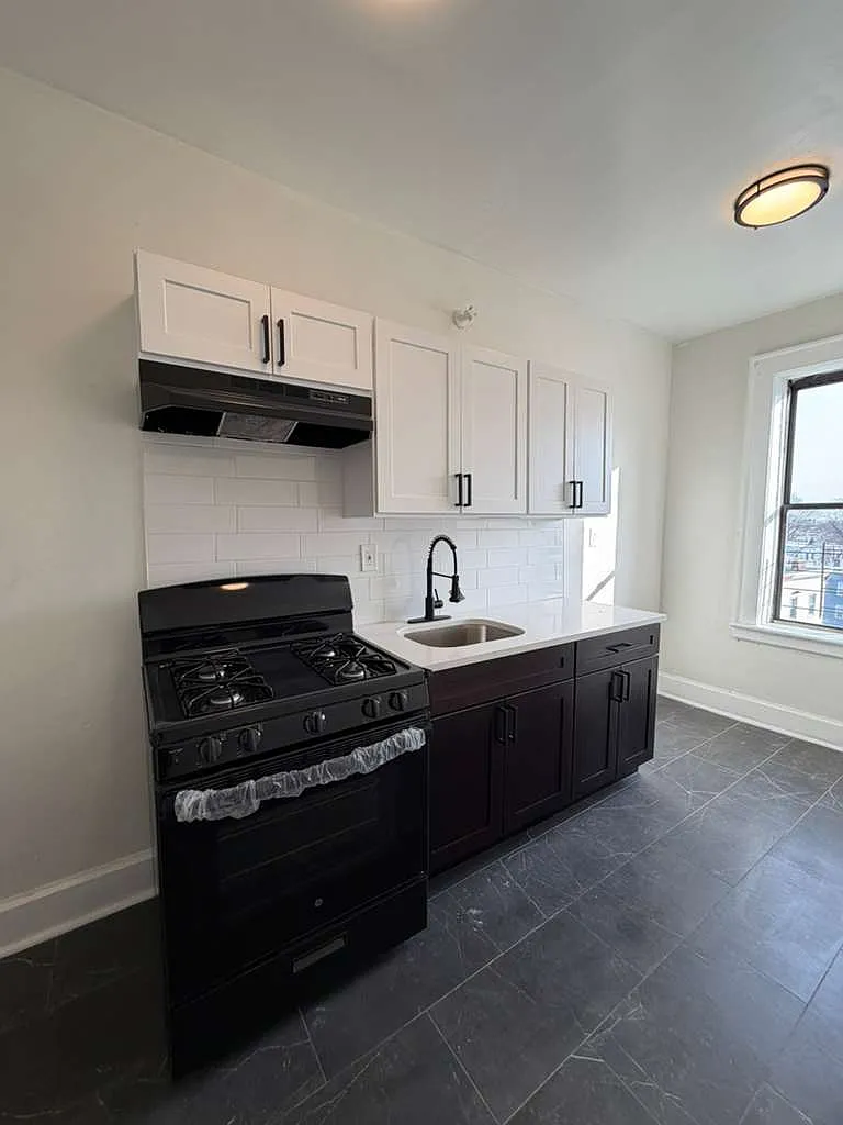 2 bed, $1,800 — Photo 3