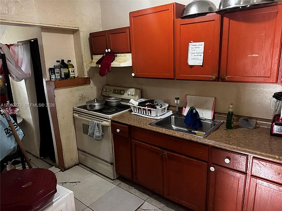 5th image of 1361 NW 53rd St