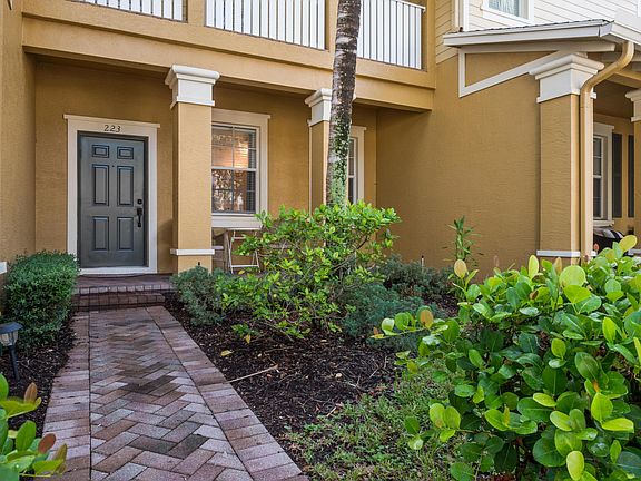 3rd image of 223 E Bay Cedar Circle