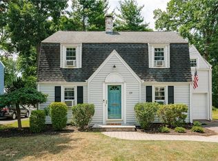 29 Wiltshire Ln, West Hartford, CT 06117