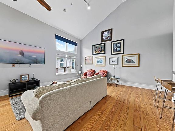 5th image of 404 N Laurel Ave APT 42