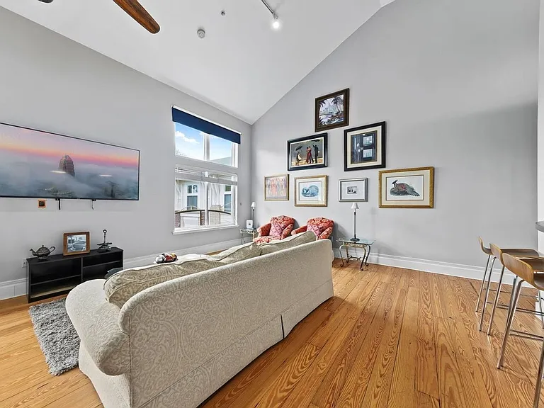 404 N Laurel Ave #42 — Photo 5