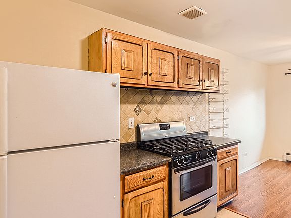 4th image of 2614 N Windsor Dr Unit 201