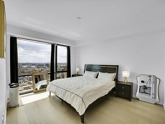 5th image of 400 S Broadway APT 2001